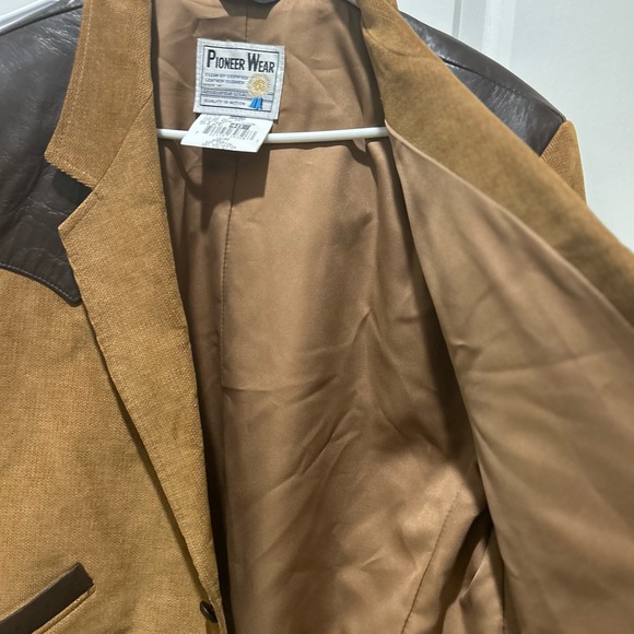 Men’s Pioneer Wear lamb skin leather/corduroy short blazer - Picture 11 of 12